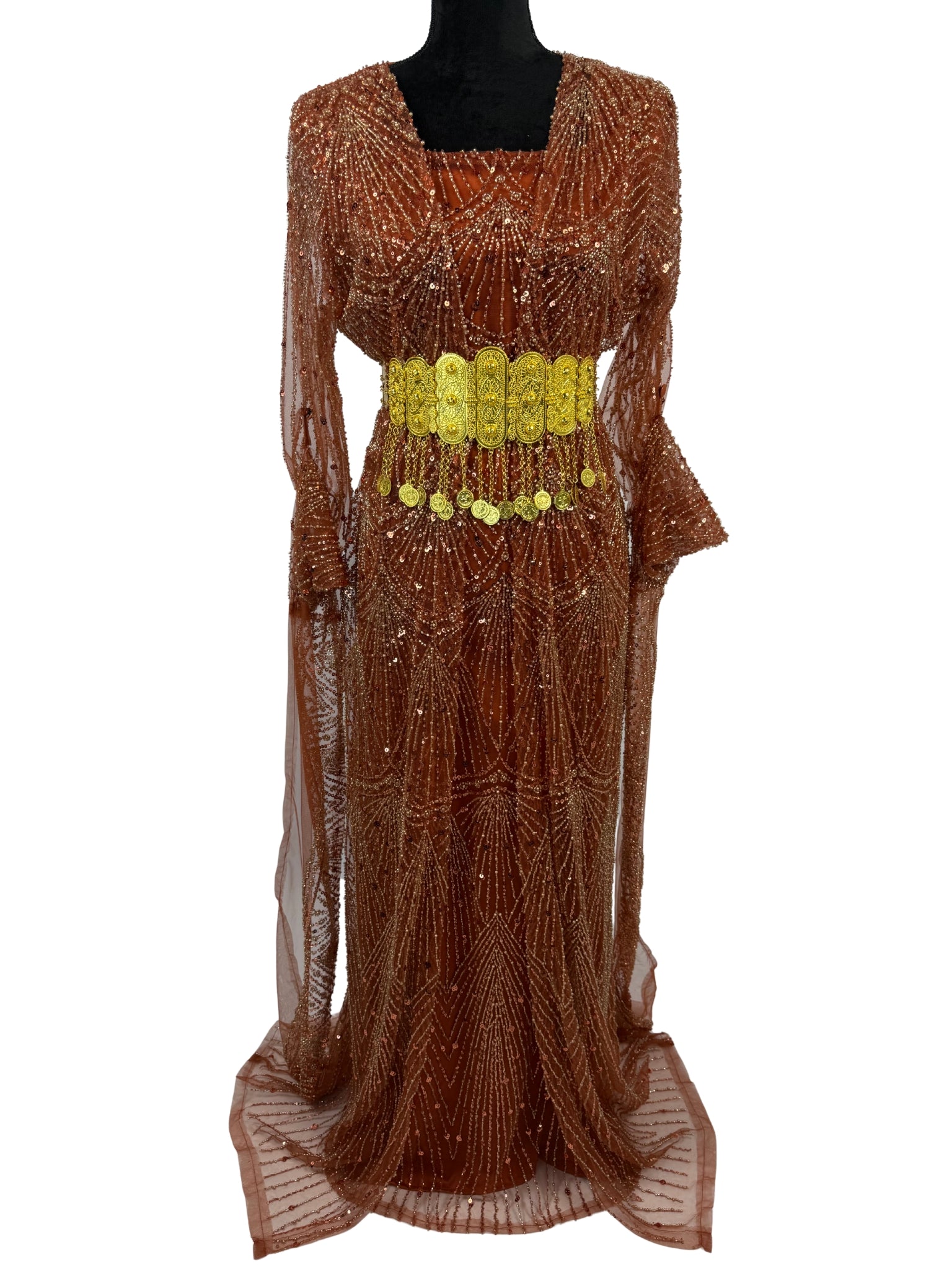 Jilenpiroz Arin oranje Koerdische jurk met glinsterende details en gouden riem – voorkant