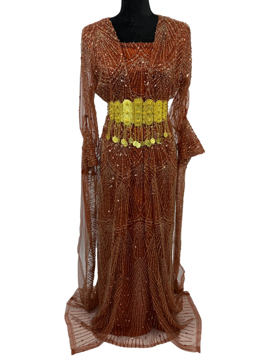 Jilenpiroz Arin oranje Koerdische jurk met glinsterende details en gouden riem – voorkant