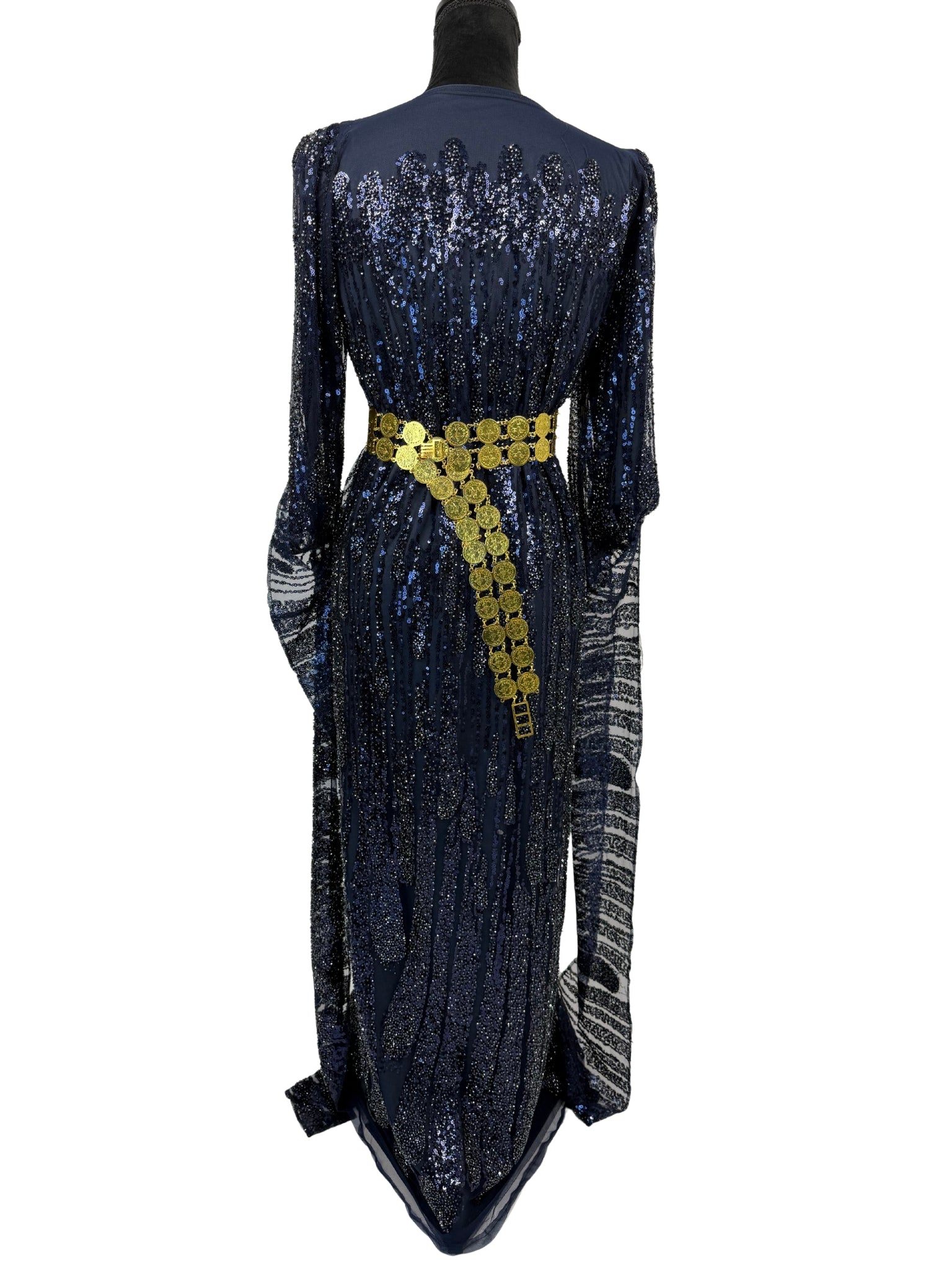 Jilenpiroz Asman Koerdische feestjurk – zijkant met elegante pasvorm en mouwdetail