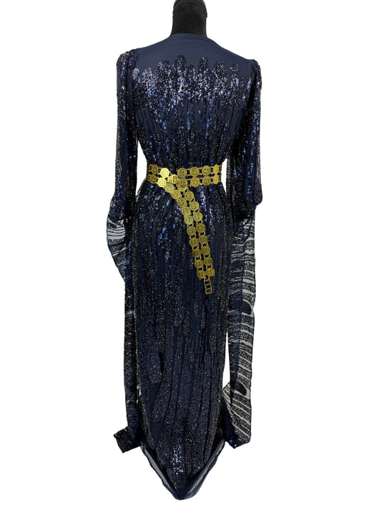 Jilenpiroz Asman Koerdische feestjurk – zijkant met elegante pasvorm en mouwdetail