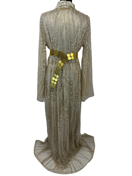 Jilenpiroz Bej beige Koerdische feestjurk met sleep – achterkant