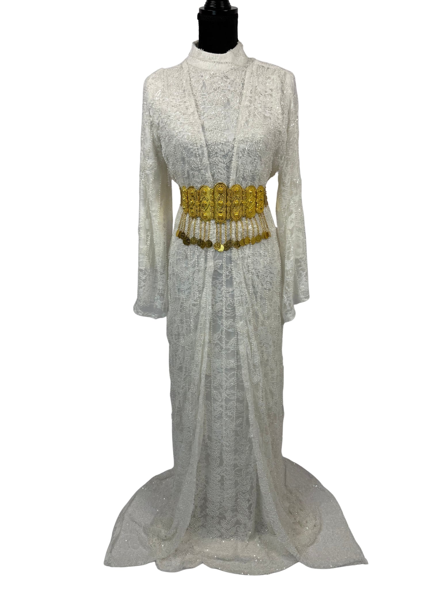 Jilenpiroz Buke ivoorwitte modest bruidsjurk met hoge hals, lange mouwen en gouden riem – voorkant