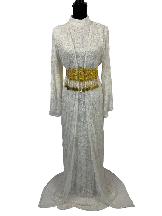 Jilenpiroz Buke ivoorwitte modest bruidsjurk met hoge hals, lange mouwen en gouden riem – voorkant