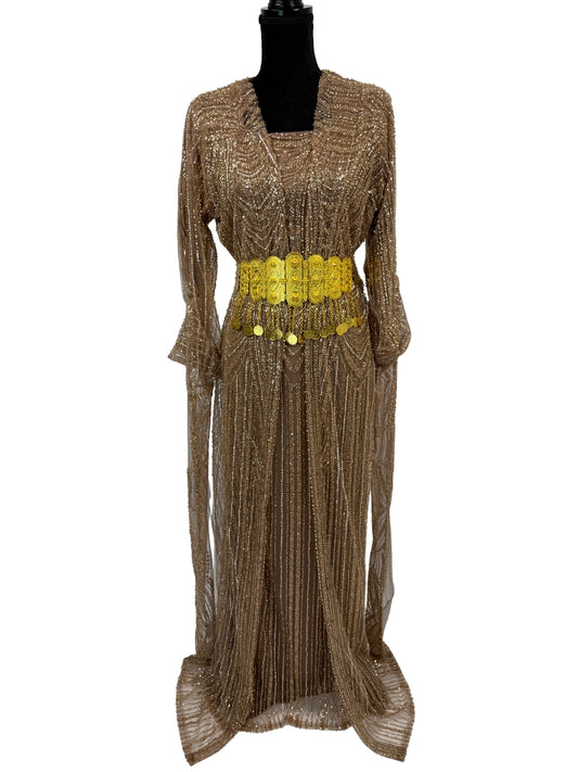 Jilenpiroz Dara goudbronzen Koerdische jurk met kralen en gouden riem – voorkant