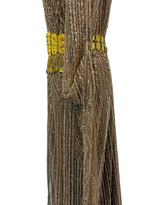 Detail kralenwerk en glinsterende lijnen van Jilenpiroz Dara – close-up