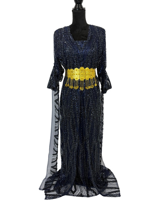 Jilenpiroz Derya donkerblauwe Koerdische feestjurk met glans en sleep – voorkant