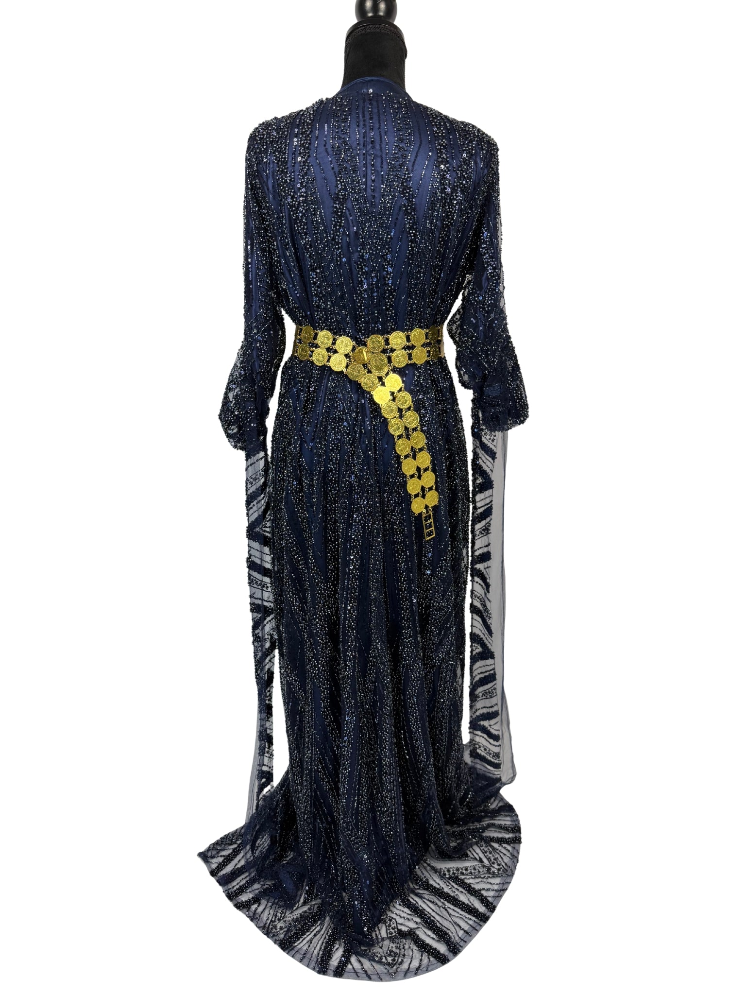 Jilenpiroz Derya donkerblauwe Koerdische feestjurk met lange sleep – achterkant