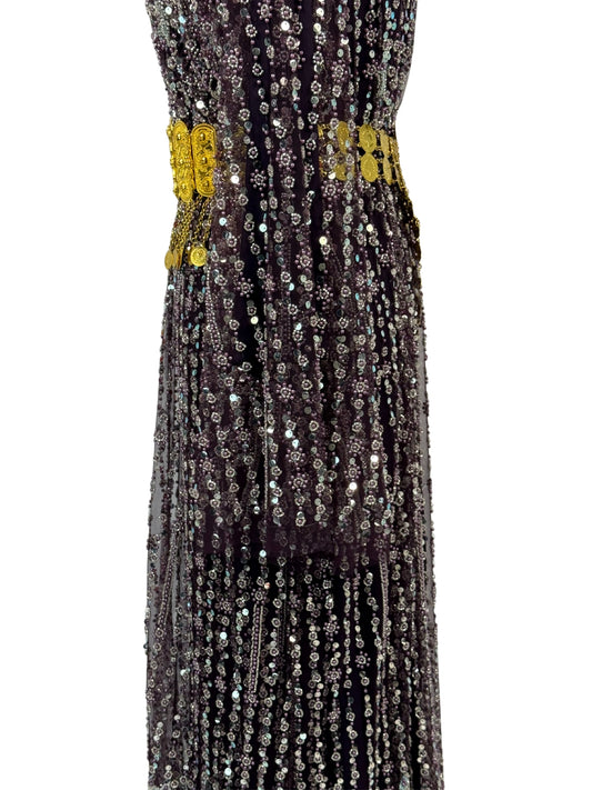 Close-up van zilverkleurige kralen en glinsterende details op Jilenpiroz Firengi – detailfoto