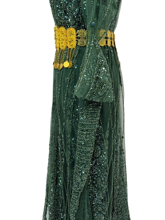 Jilenpiroz Kesk Jihan detail kralenwerk op groene Koerdische jurk – close-up zijkant