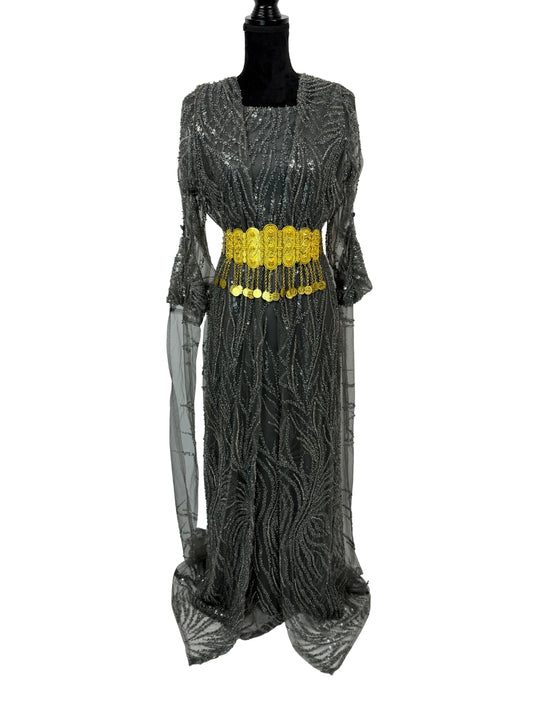 Jilenpiroz Kevir donkergrijze Koerdische feestjurk met kralen – voorkant