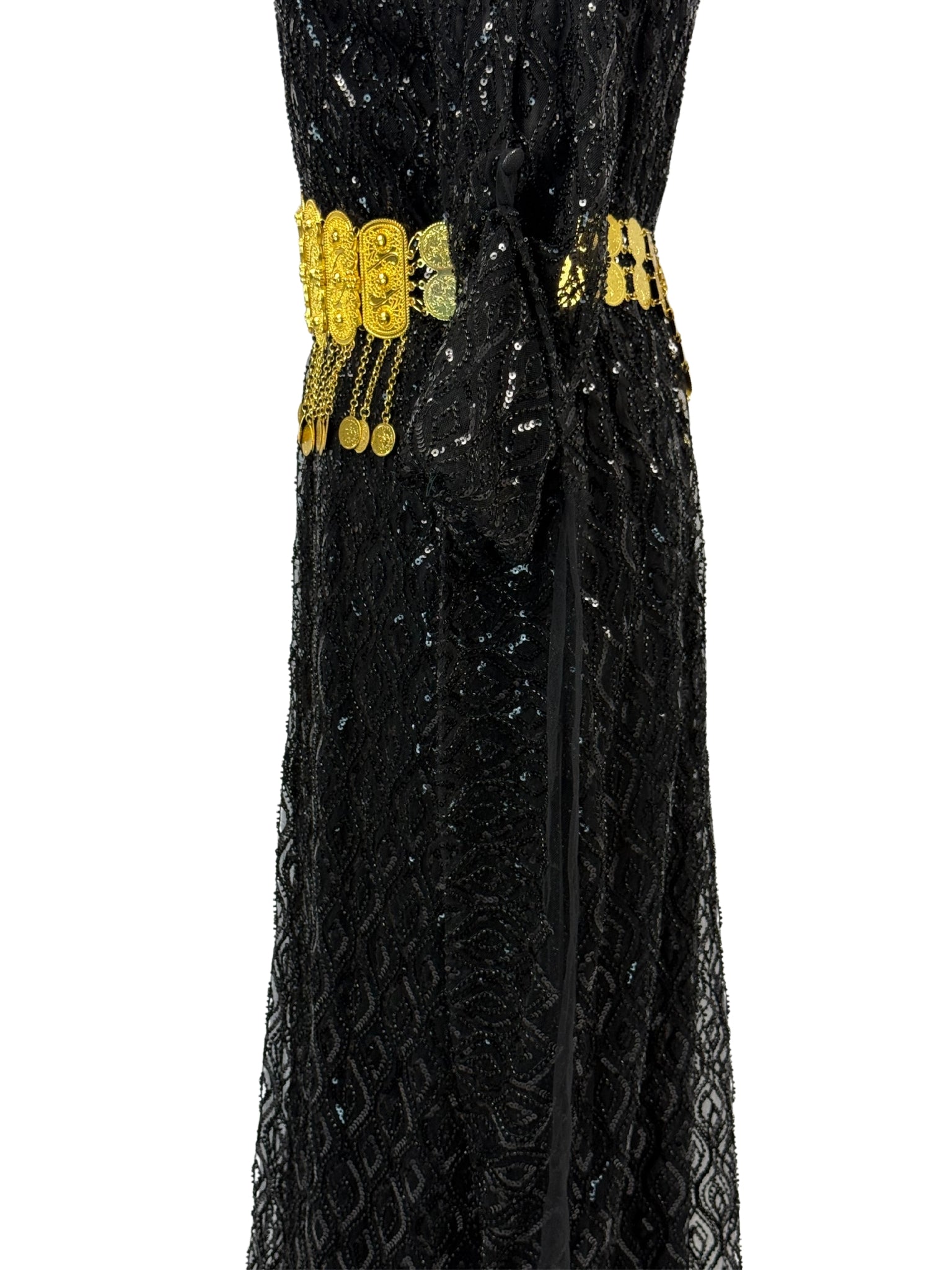 Jilenpiroz Komir – detail zwarte kantstructuur en subtiele glans (close-up)