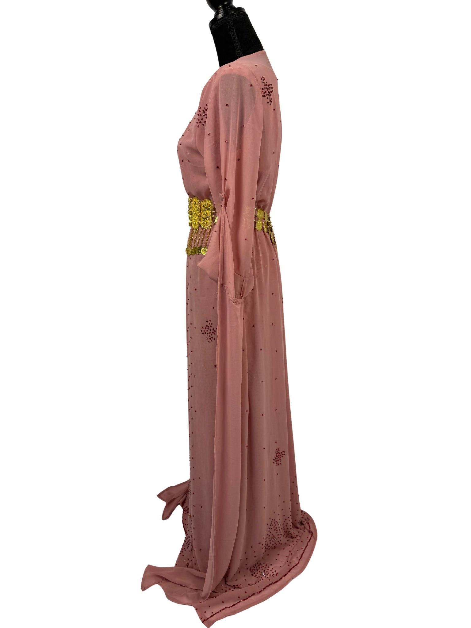 Jilenpiroz Lale Koerdische jurk met elegante mouwdetails en gouden riem – zijaanzicht