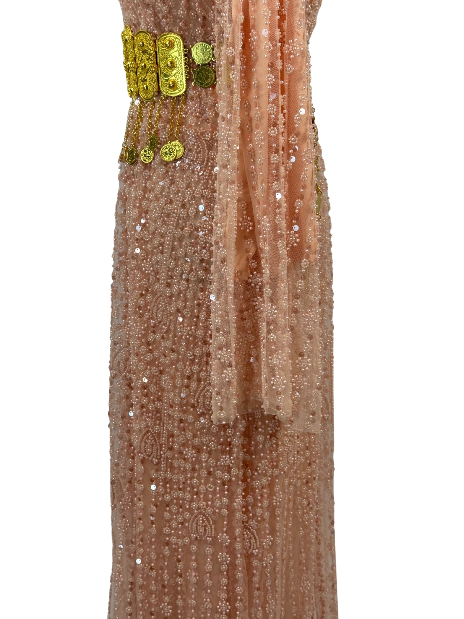 Jilenpiroz Naz close-up zalmroze pailletten en kralendetails