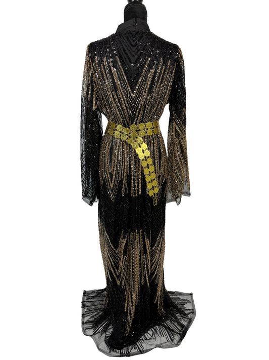 Jilenpiroz Reszer zwarte Koerdische feestjurk met goudkleurige details – achterkant