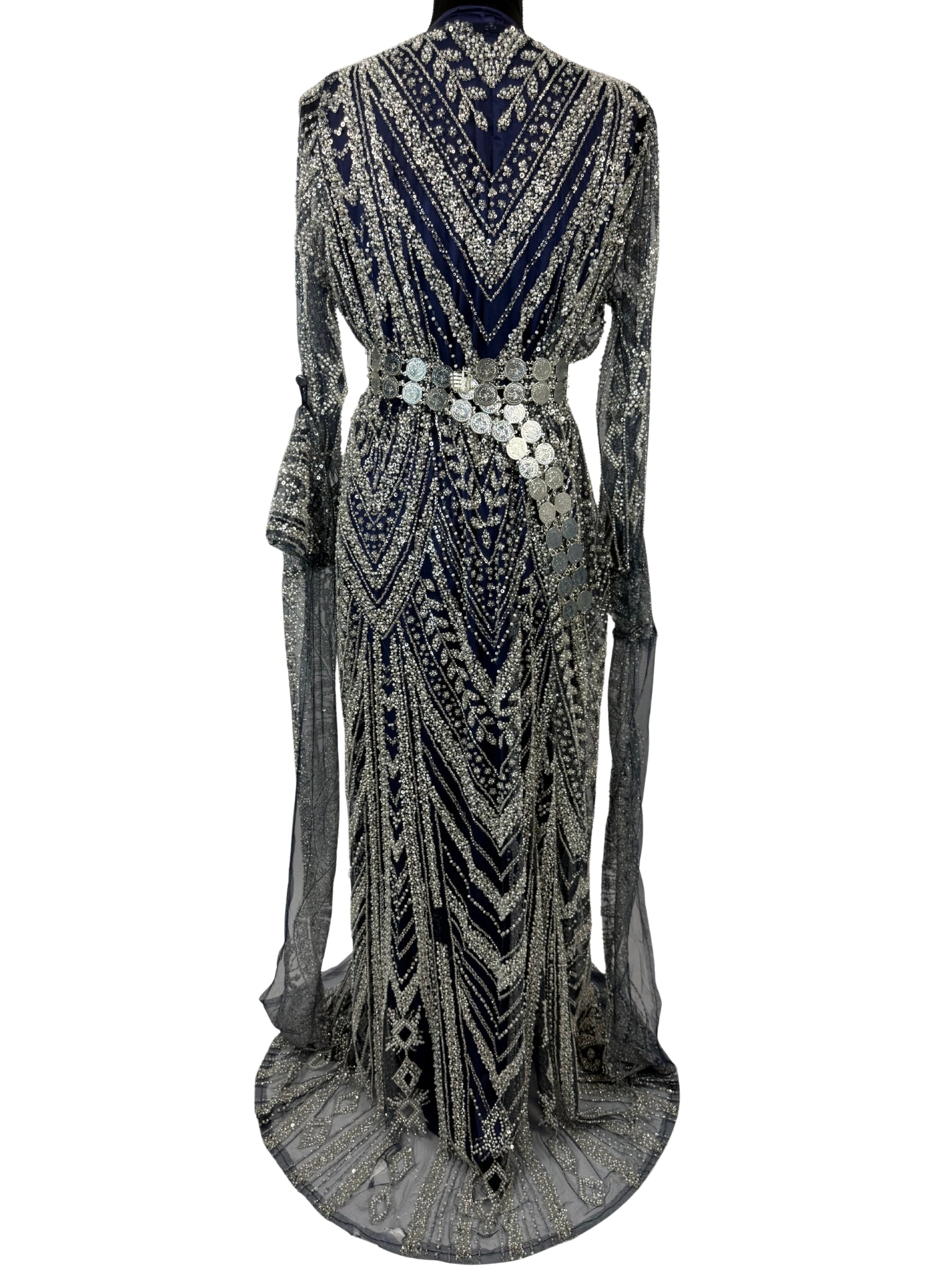 Jilenpiroz Sedef Koerdische feestjurk – zijkant met elegante pasvorm en mouwdetail