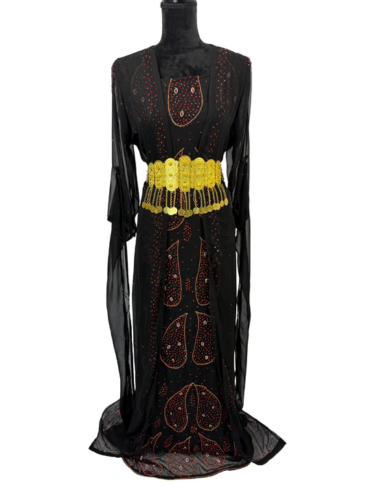 Jilenpiroz Sevin zwarte Koerdische feestjurk met gouden munt-riem – voorkant