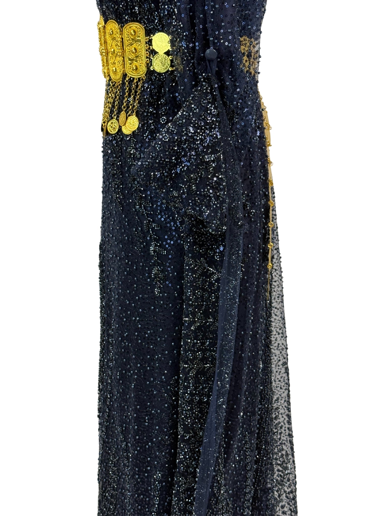Jilenpiroz Sine Tari – close-up van donkerblauw pailletten/kralenpatroon en halslijn