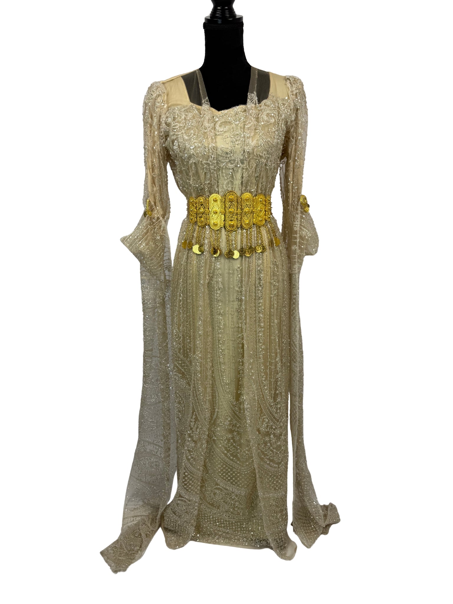 Jilenpiroz Temdur goudbeige Koerdische feestjurk met kralen en overlay – voorkant