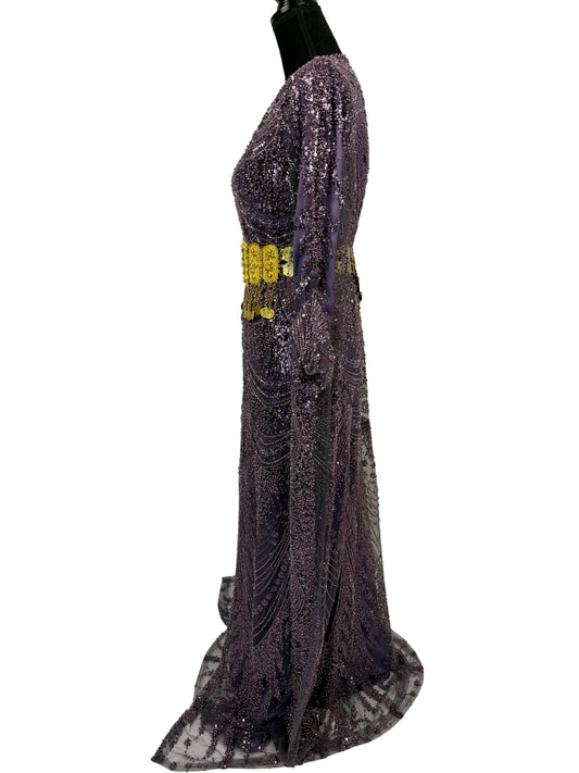 Jilenpiroz Zara paarse Koerdische feestjurk met gouden munt-riem – zijkant