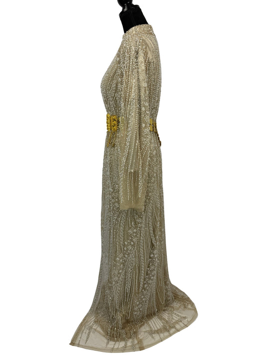 Jilenpiroz Zelam goudbeige Koerdische feestjurk – zijaanzicht