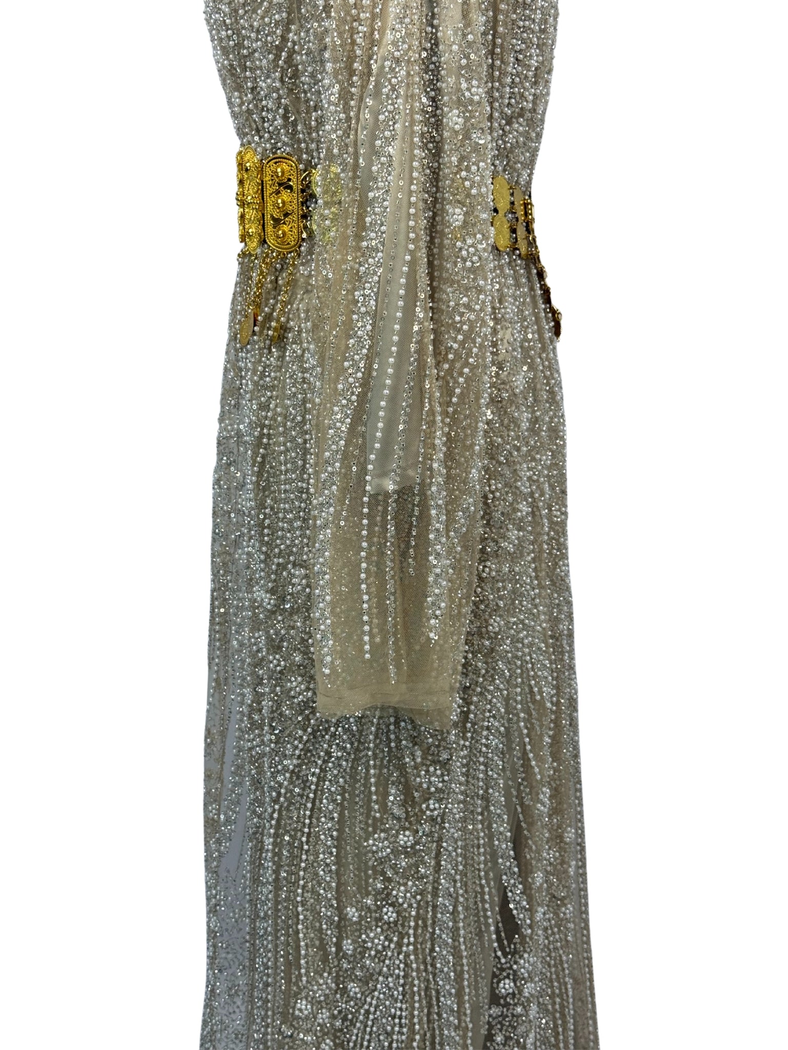 Detail kralen en borduurwerk van Jilenpiroz Zelam goudbeige jurk – close-up