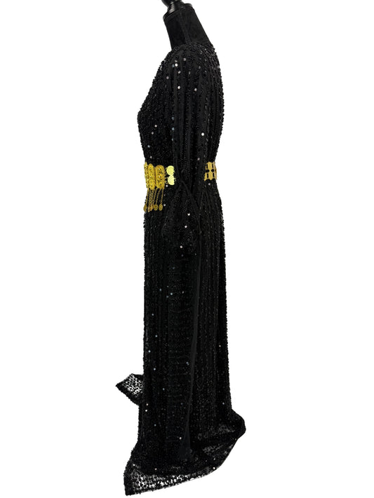 Jilenpiroz Ziv zwarte Koerdische jurk met open mouwdesign – zijaanzicht