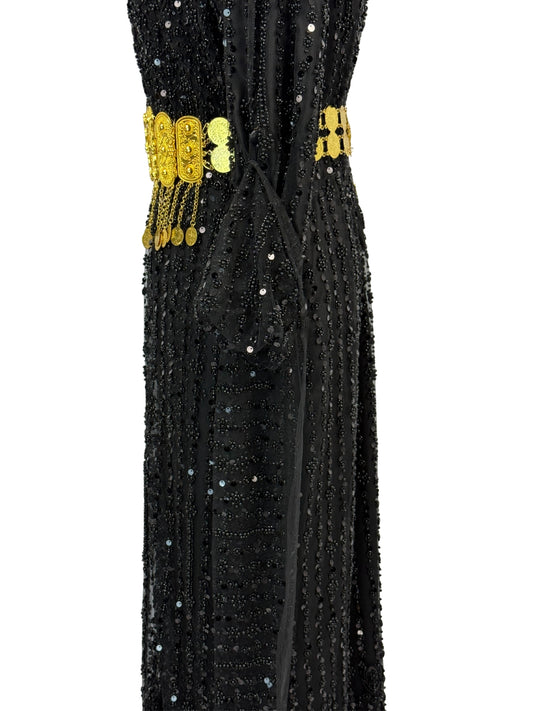Detail van de glimmende kralen op Jilenpiroz Ziv zwarte feestjurk – close-up
