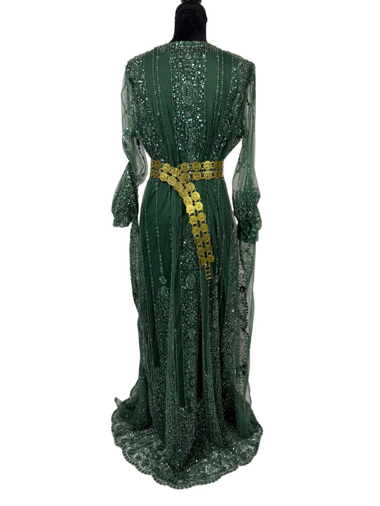 Jilenpiroz Kesk Jihan groene Koerdische jurk met verstelbaar koord en gouden riem – achterkant