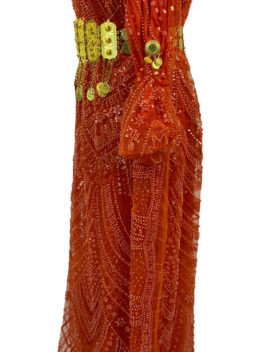 Jilenpiroz Tiroj – close-up kralenpatroon, halslijn en mouwdetails (oranje) sidezoom.